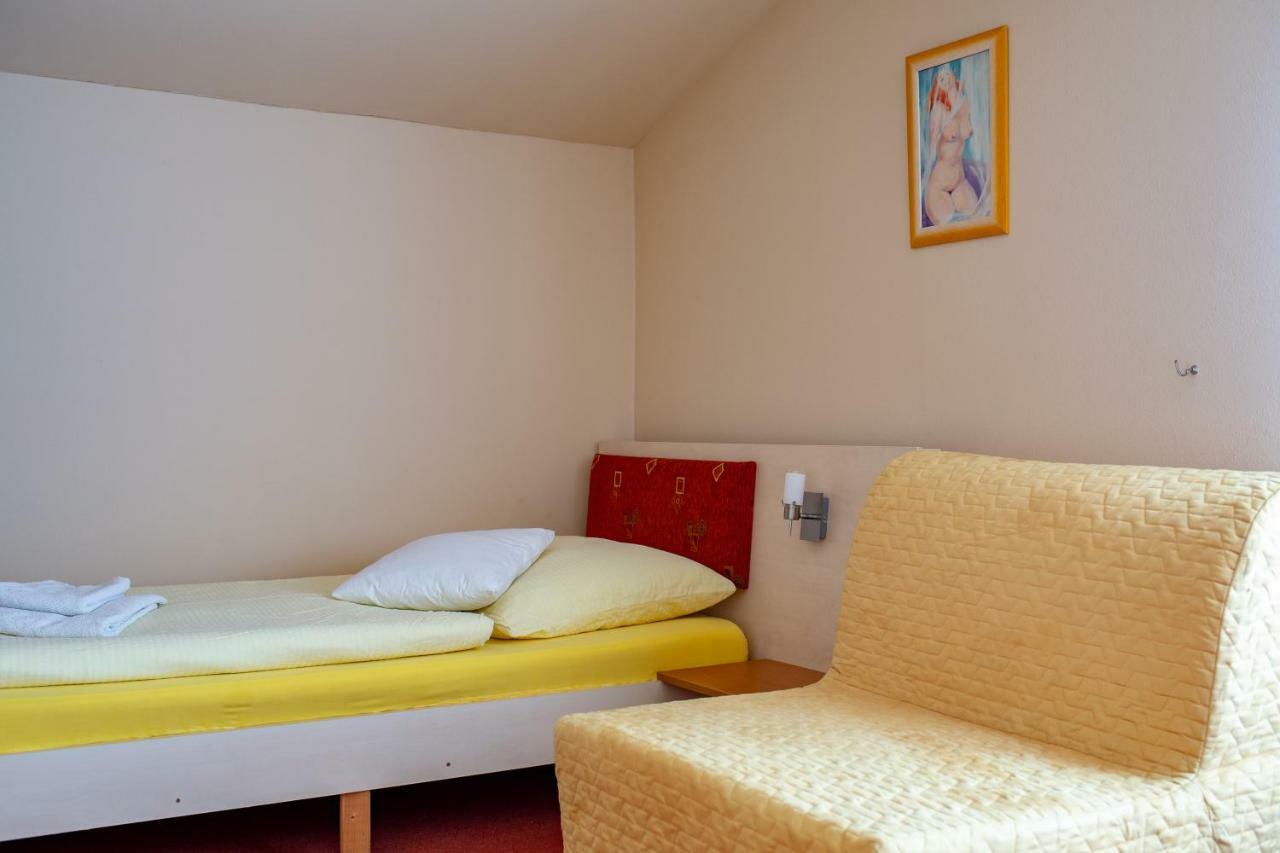Penzion Na Kurtech Opava Luaran gambar